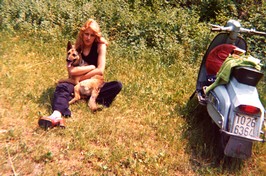 Foto con cane della proprietaria Allevamento Labrador Retrievers. LabradorFlame in Piemonte.